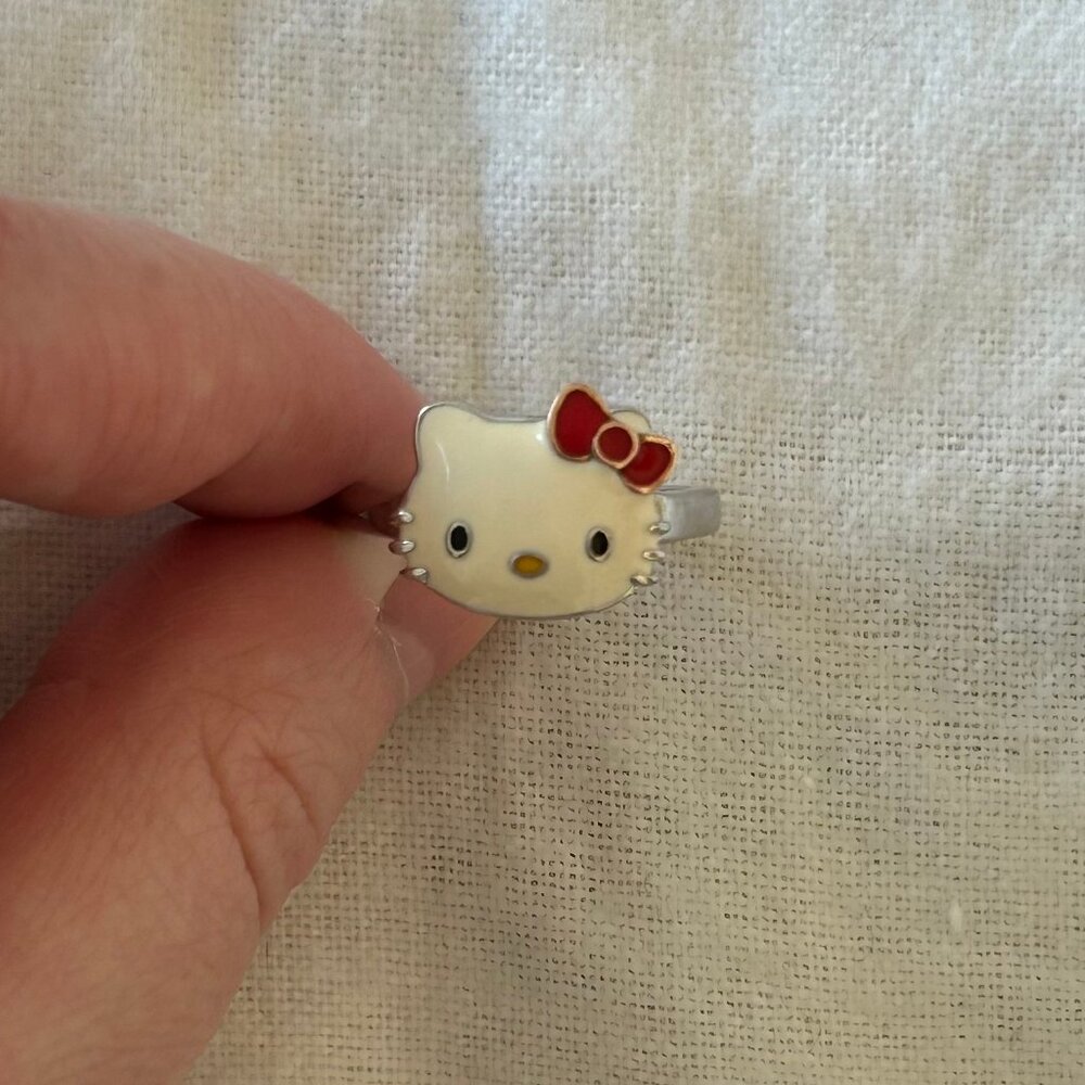 Hello Kitty Ring - Picture 3 of 10